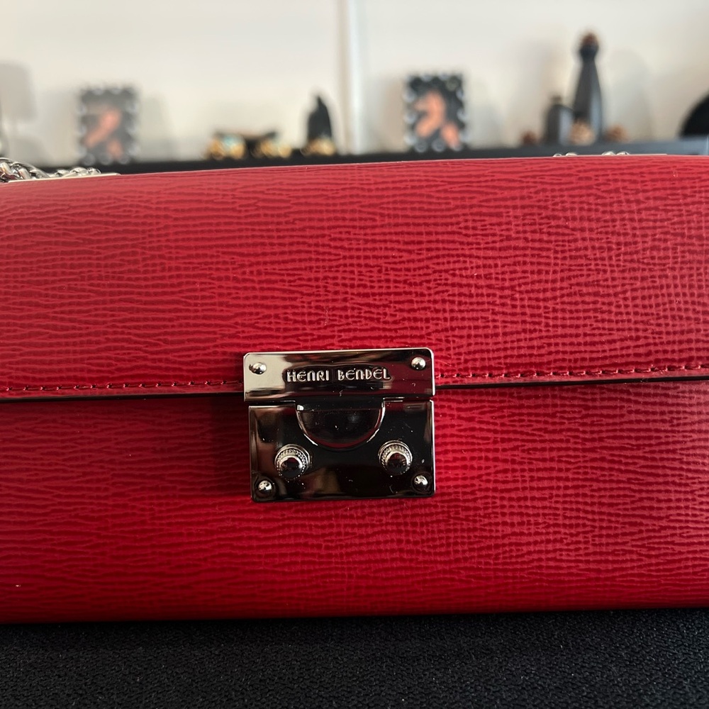 Henri Bendel Red Wallet on Chain - Picture 2 of 8